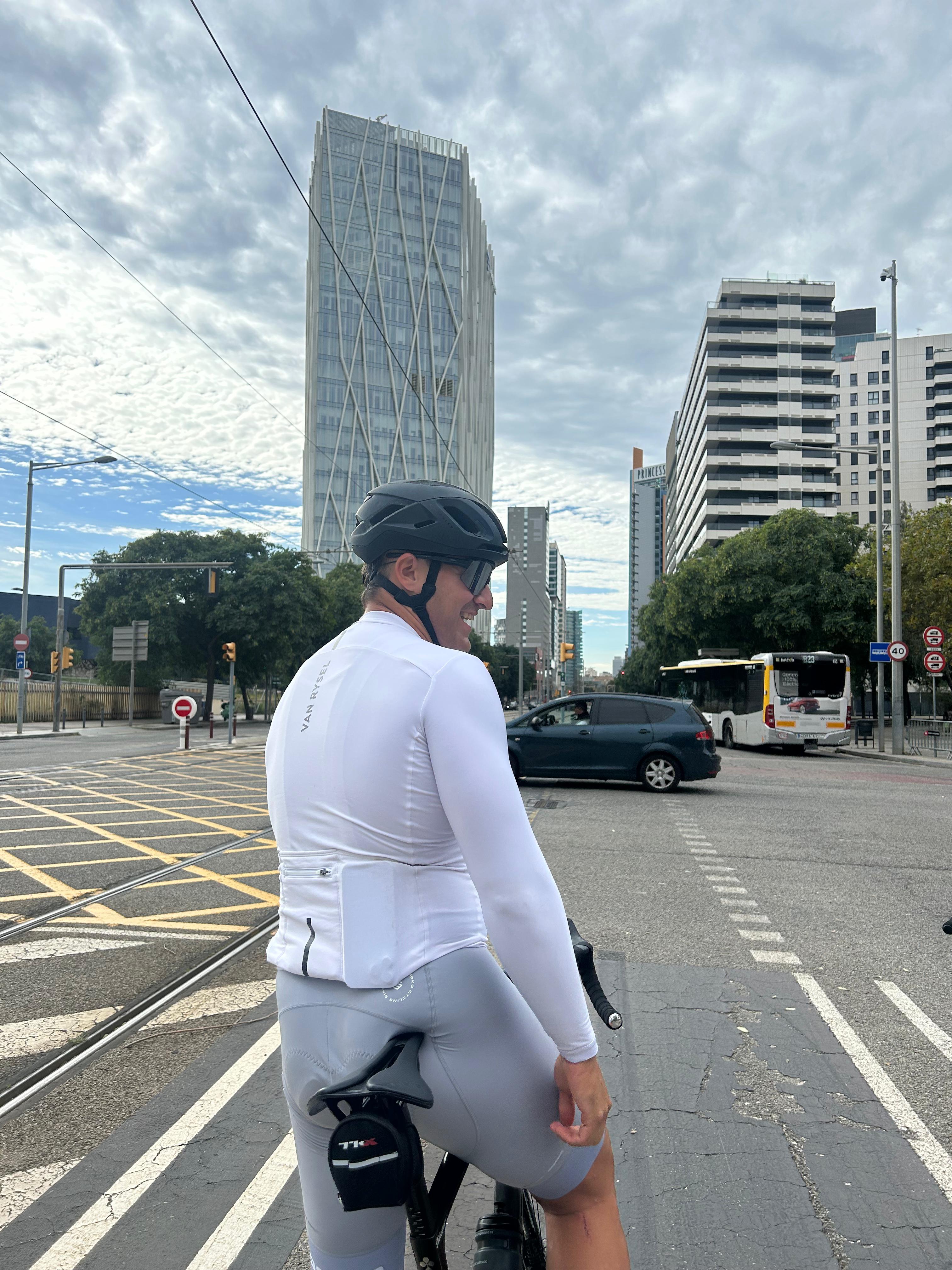 Ciclista posando